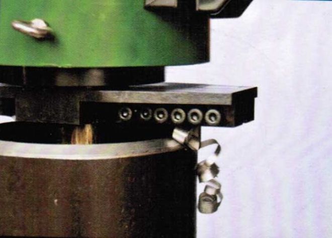 點擊查看詳細信息<br>標(biāo)題：管子坡口機工作照 閱讀次數(shù)：10790