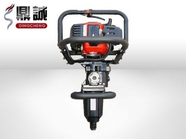 點擊查看詳細信息<br>標題：便攜式內(nèi)燃扳手 閱讀次數(shù)：4579