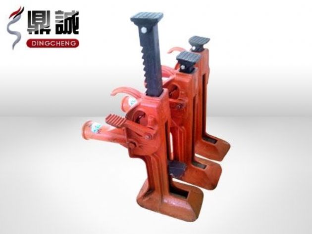 點擊查看詳細信息<br>標題：齒條式起道機 閱讀次數(shù)：4470