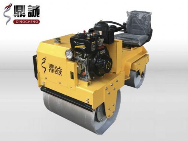 點(diǎn)擊查看詳細(xì)信息<br>標(biāo)題：DC850C座駕式壓路機(jī) 閱讀次數(shù)：15705